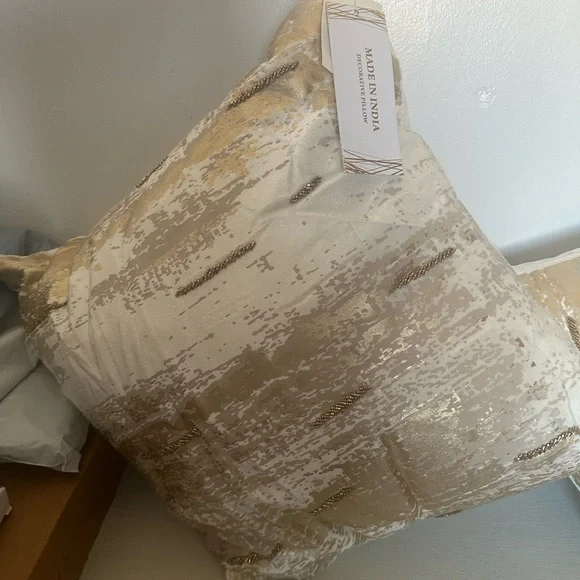 Set of two decorative pillows feather filled! Beautiful nwt! - Picture 2 of 3